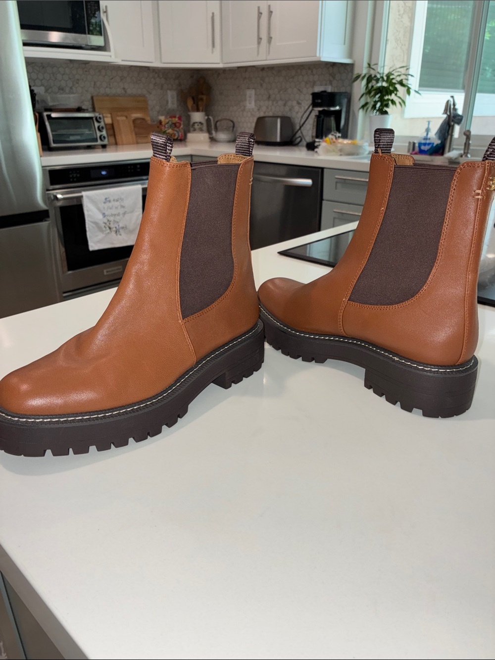 SAM EDELMAN NWOT Women’s Stylish Pull On Carmel Brown Chelsea Lug Boots Size 8. - Picture 12 of 12